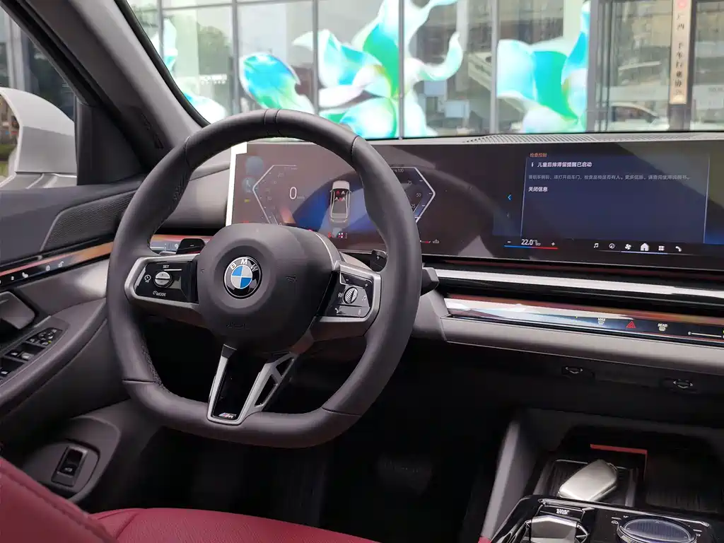 BMW 5 Series — миниатюра 24