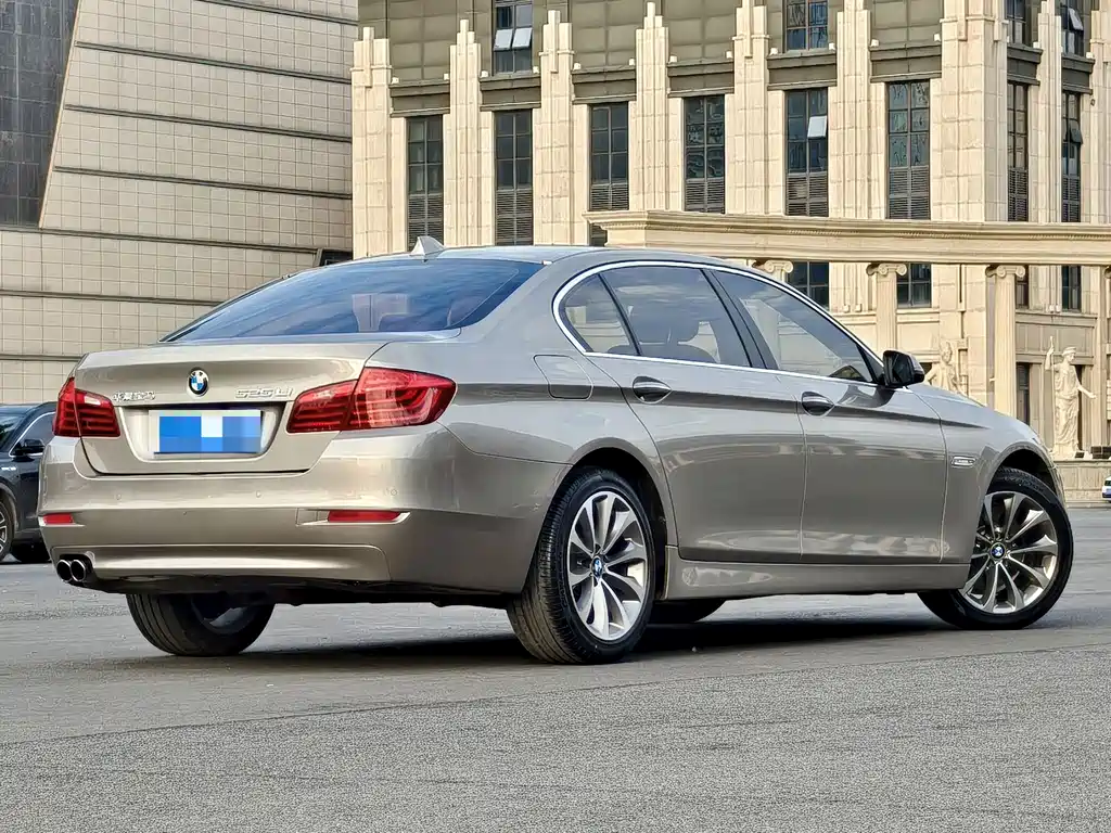 BMW 5 Series — миниатюра 6
