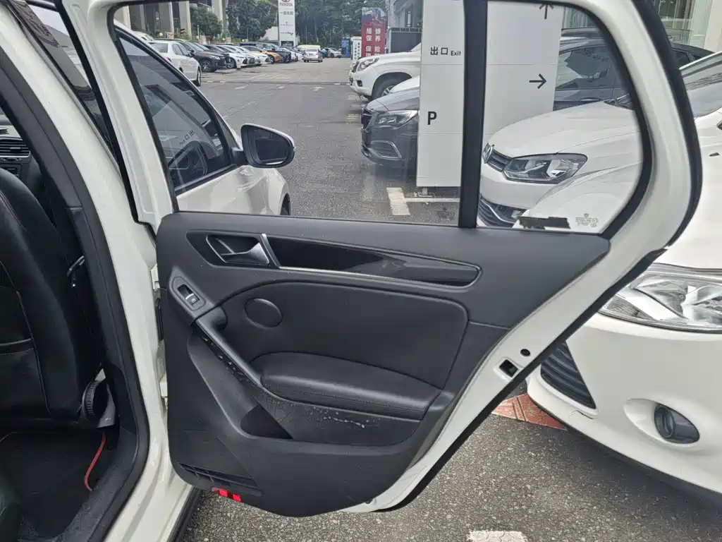 Volkswagen Golf GTI — миниатюра 18