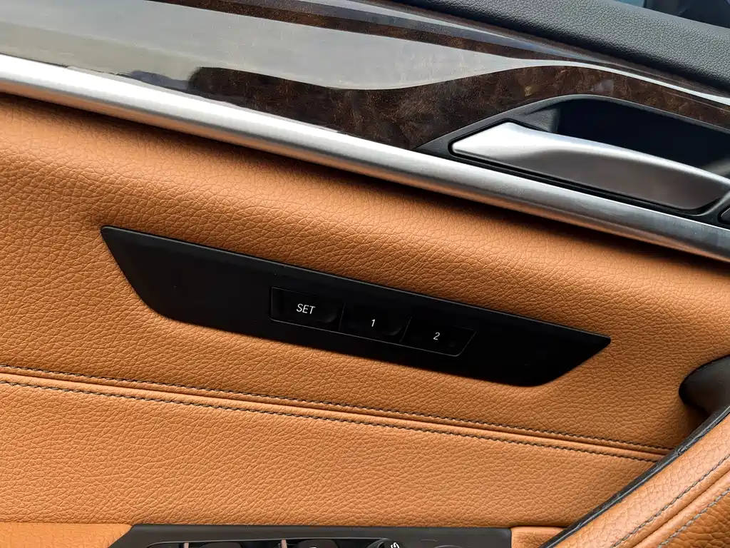 BMW 5 Series — миниатюра 16