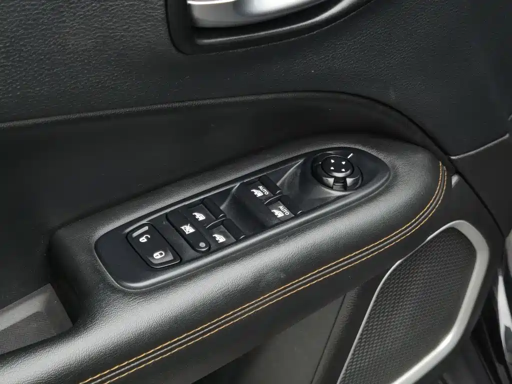 Jeep Compass — миниатюра 9