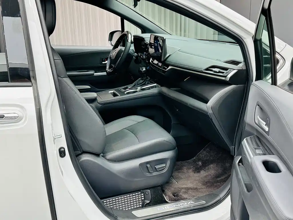 Toyota Sienna — миниатюра 28