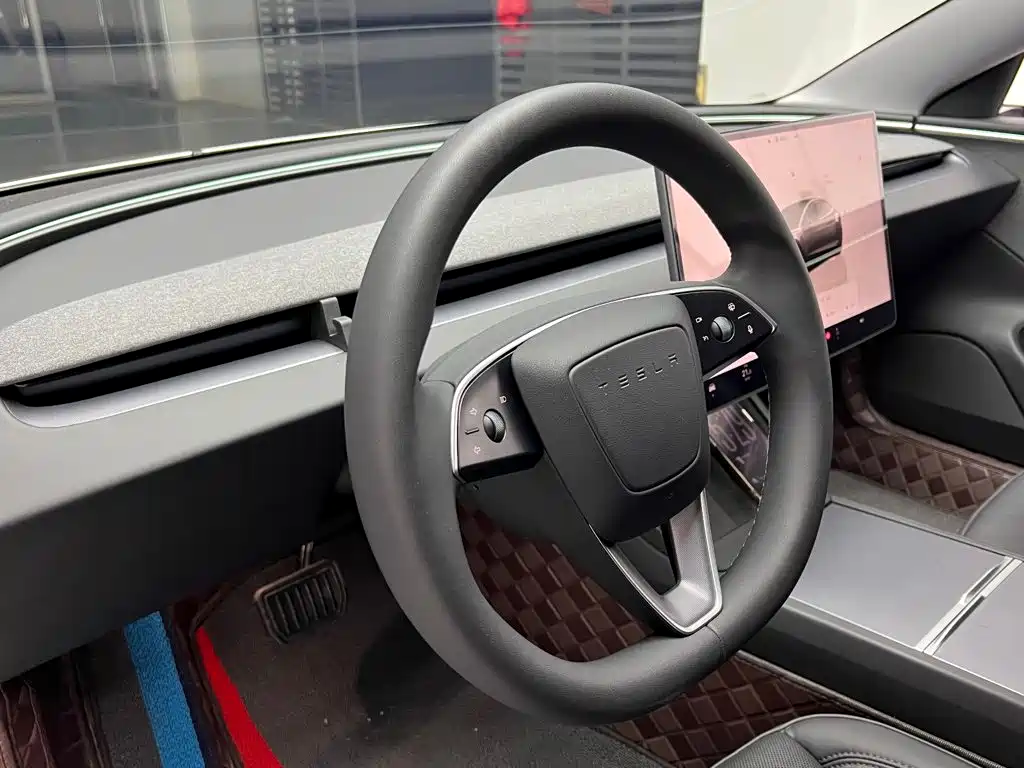 Tesla Model 3 — миниатюра 7