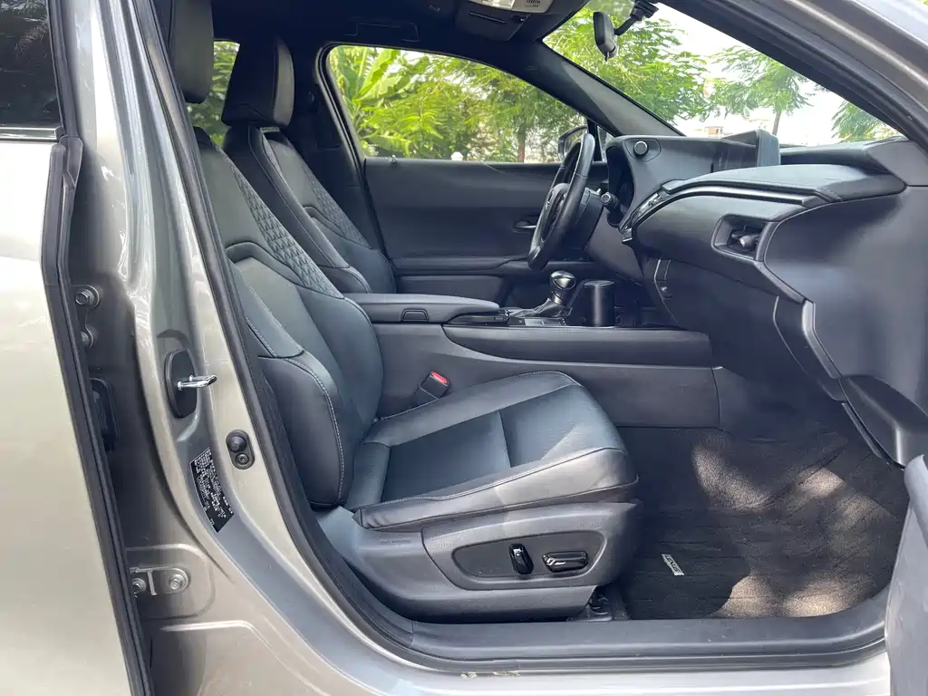 Lexus UX — миниатюра 10