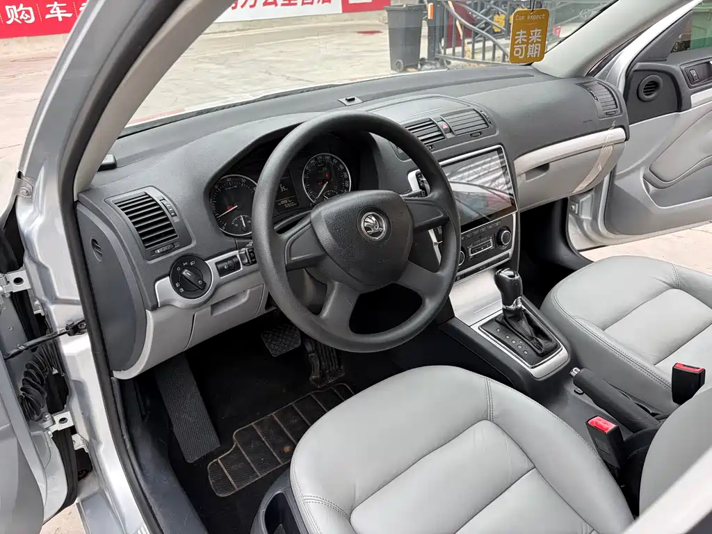 Skoda Octavia 2014 1.6L AT