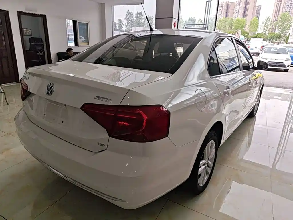 Volkswagen Jetta — миниатюра 7