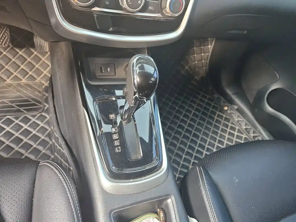 Nissan Tiida — миниатюра 14