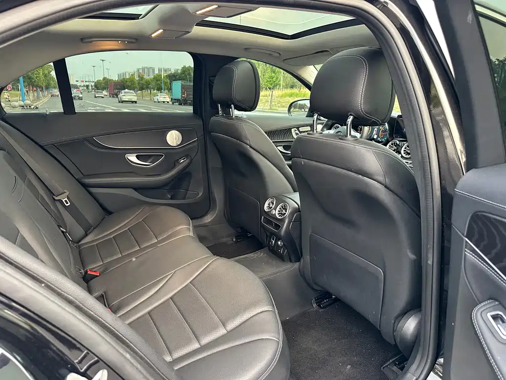 Mercedes-Benz C-Class — миниатюра 16
