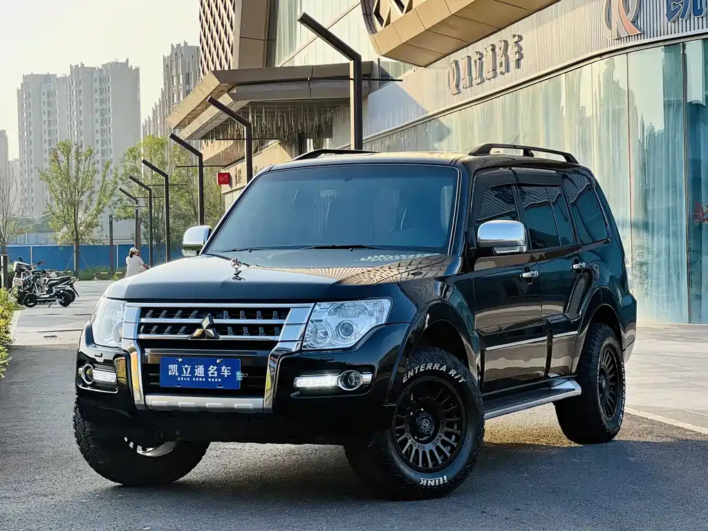 Mitsubishi Pajero (Import) 2020