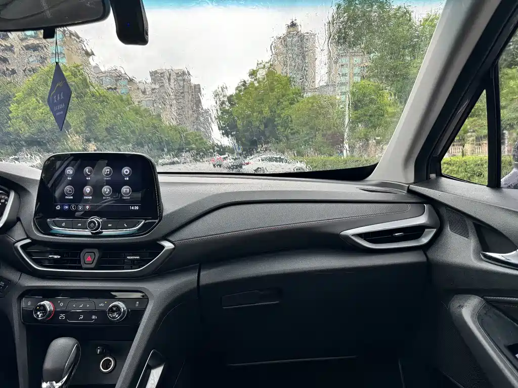 Chevrolet Volando — миниатюра 10