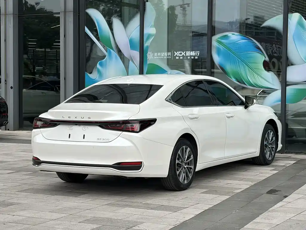 Lexus ES — миниатюра 8