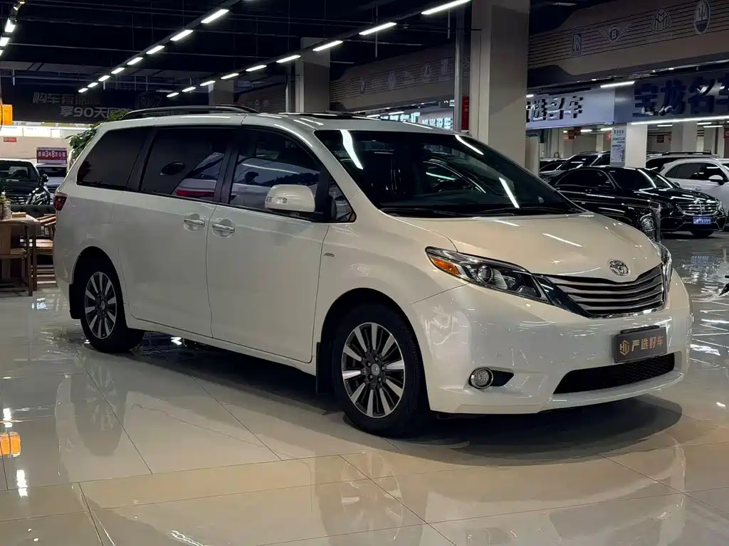 Toyota Sienna — миниатюра 2