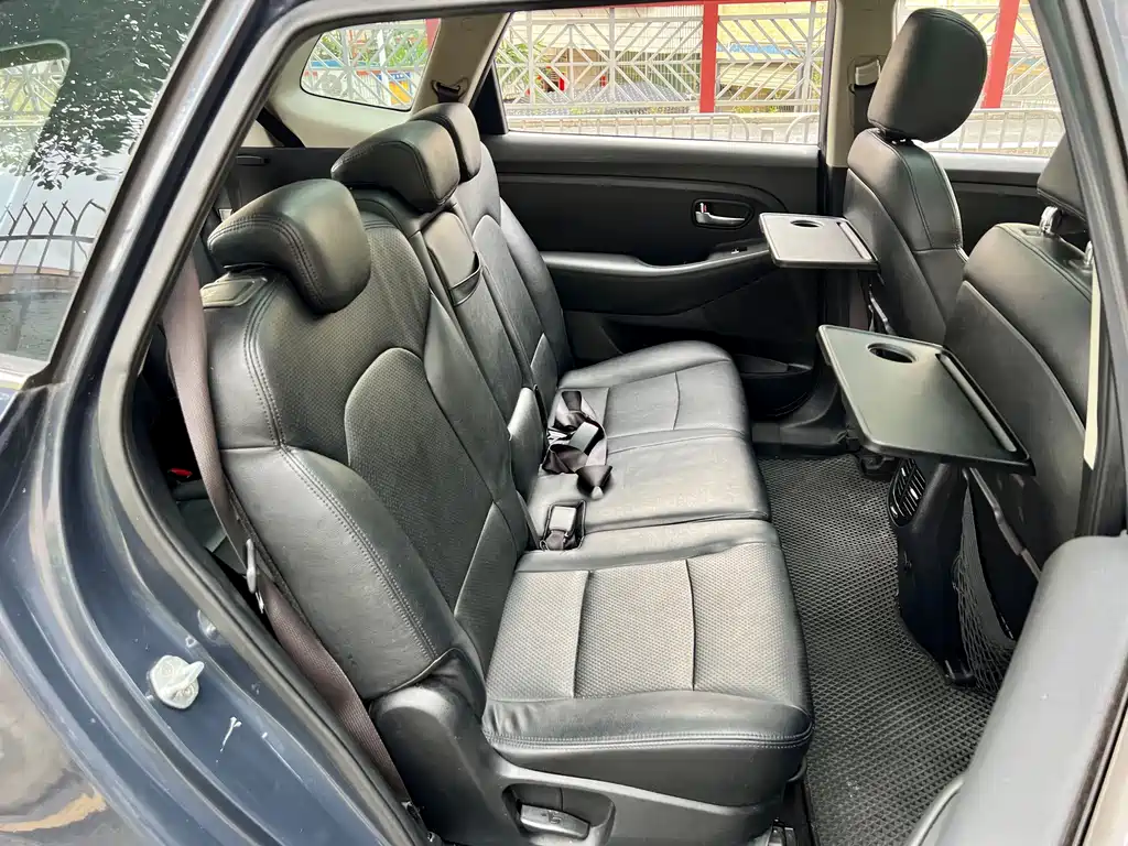 Kia Carens — миниатюра 13