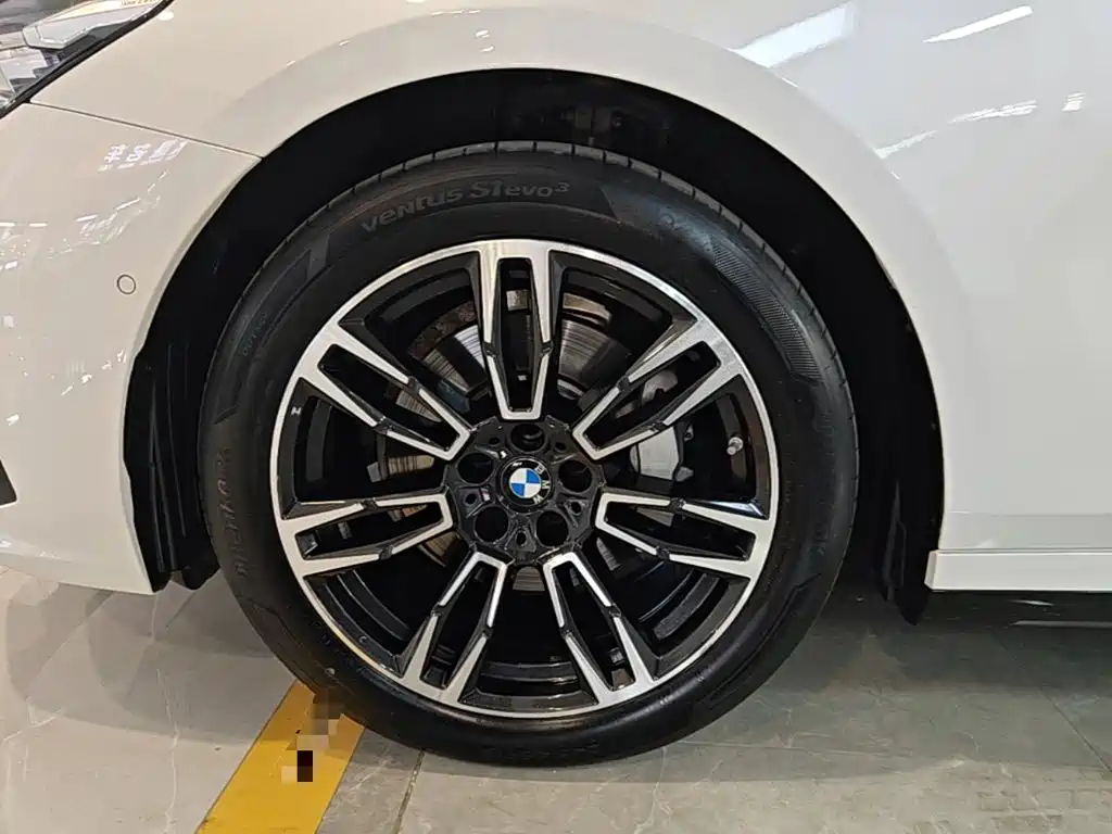 BMW 5 Series — миниатюра 23