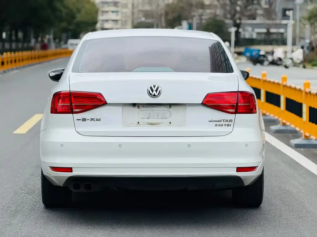 VOLKSWAGEN SAGITAR