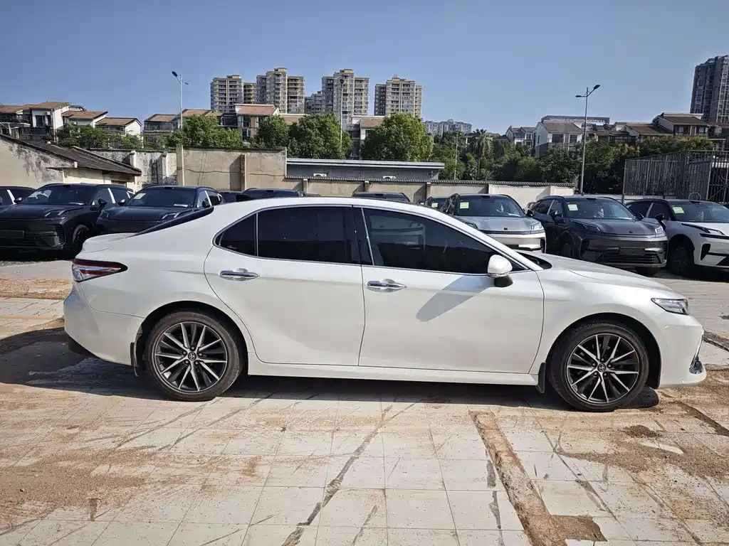 Toyota Camry — миниатюра 4