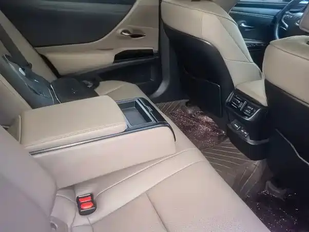 Lexus ES — миниатюра 7