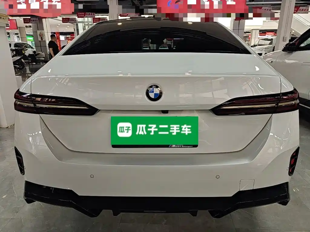 BMW 5 Series — миниатюра 6