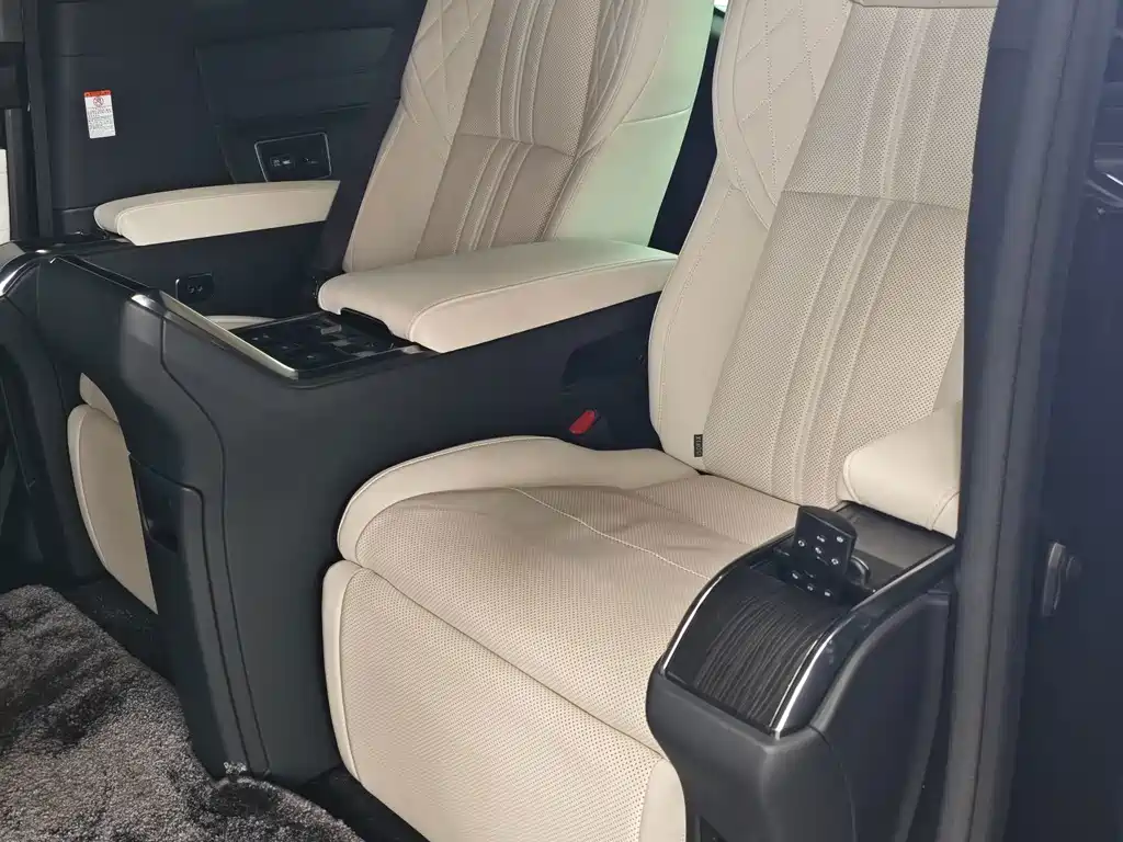 Lexus LM — миниатюра 6