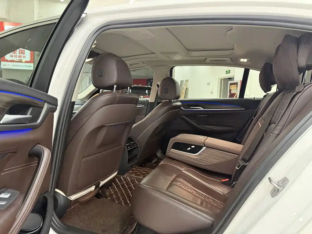 BMW 5 Series New Energy — миниатюра 3