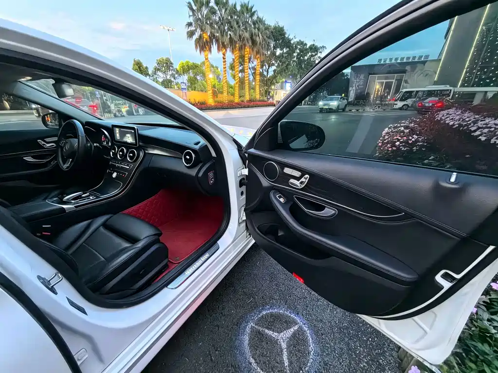 Mercedes-Benz C-Class — миниатюра 12