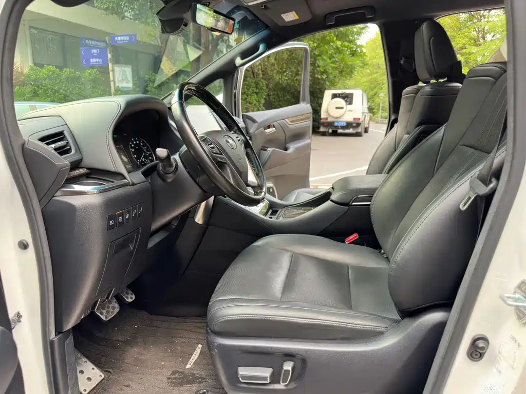 Toyota Vellfire — миниатюра 9