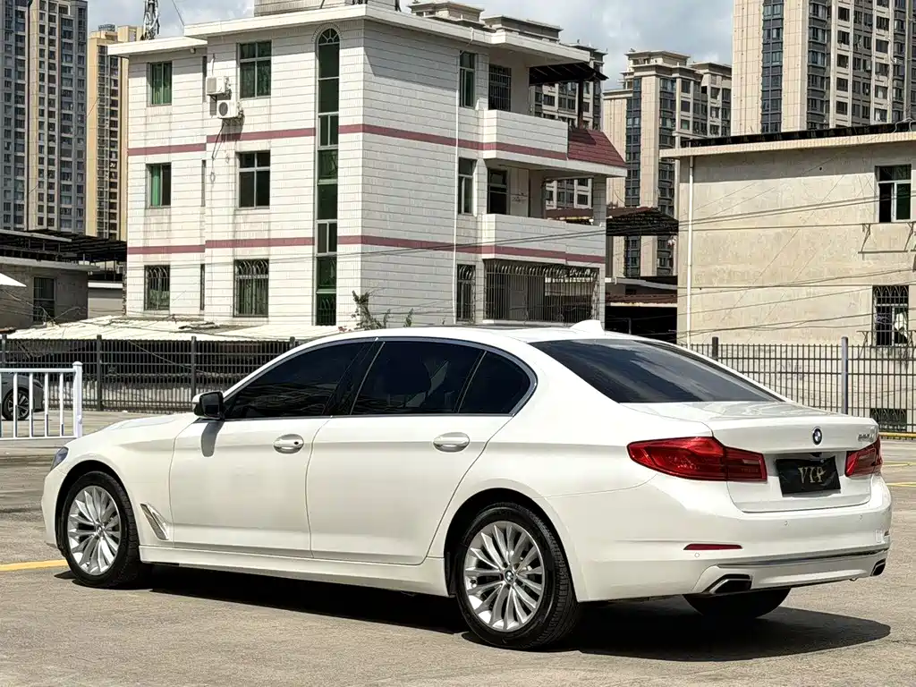 BMW 5 Series — миниатюра 6