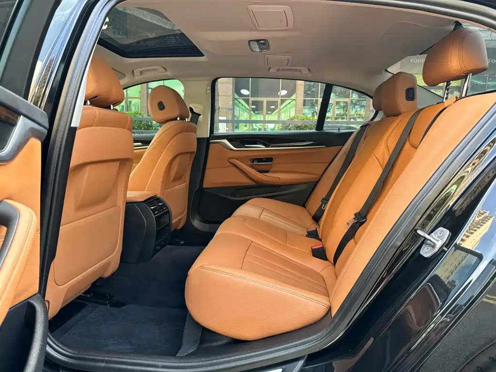 BMW 5 Series — миниатюра 26