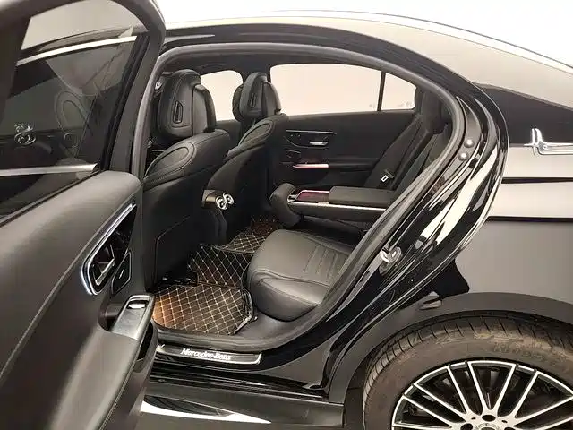 Mercedes-Benz C-Class — миниатюра 13