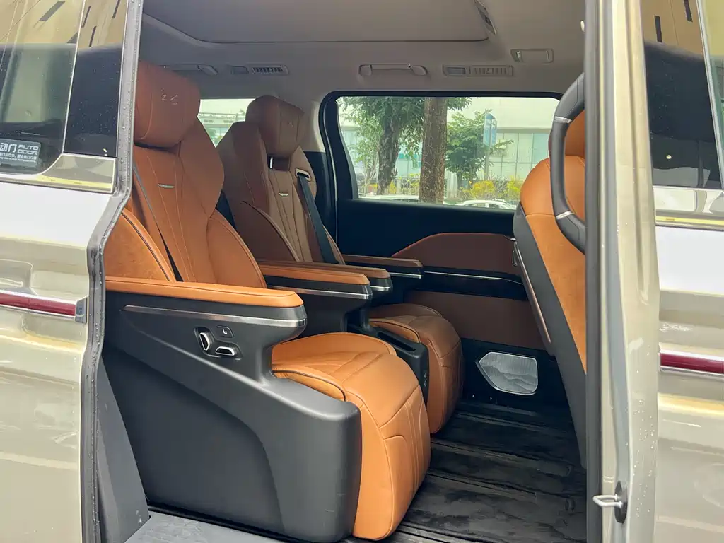 Hongqi HQ9 2023 2.0T