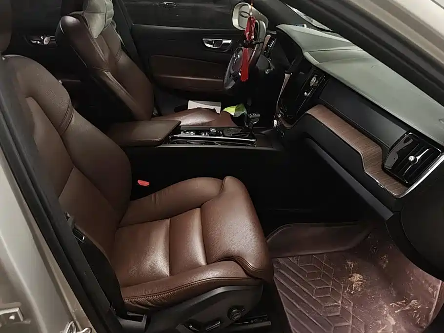 Volvo XC60 2021 T5 Luxury