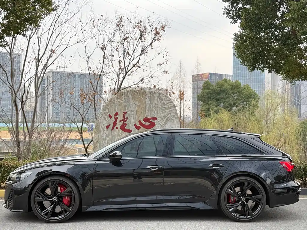 AUDI RS 6