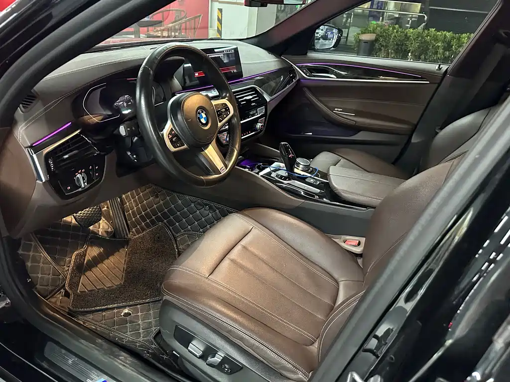 BMW 5 Series — миниатюра 7