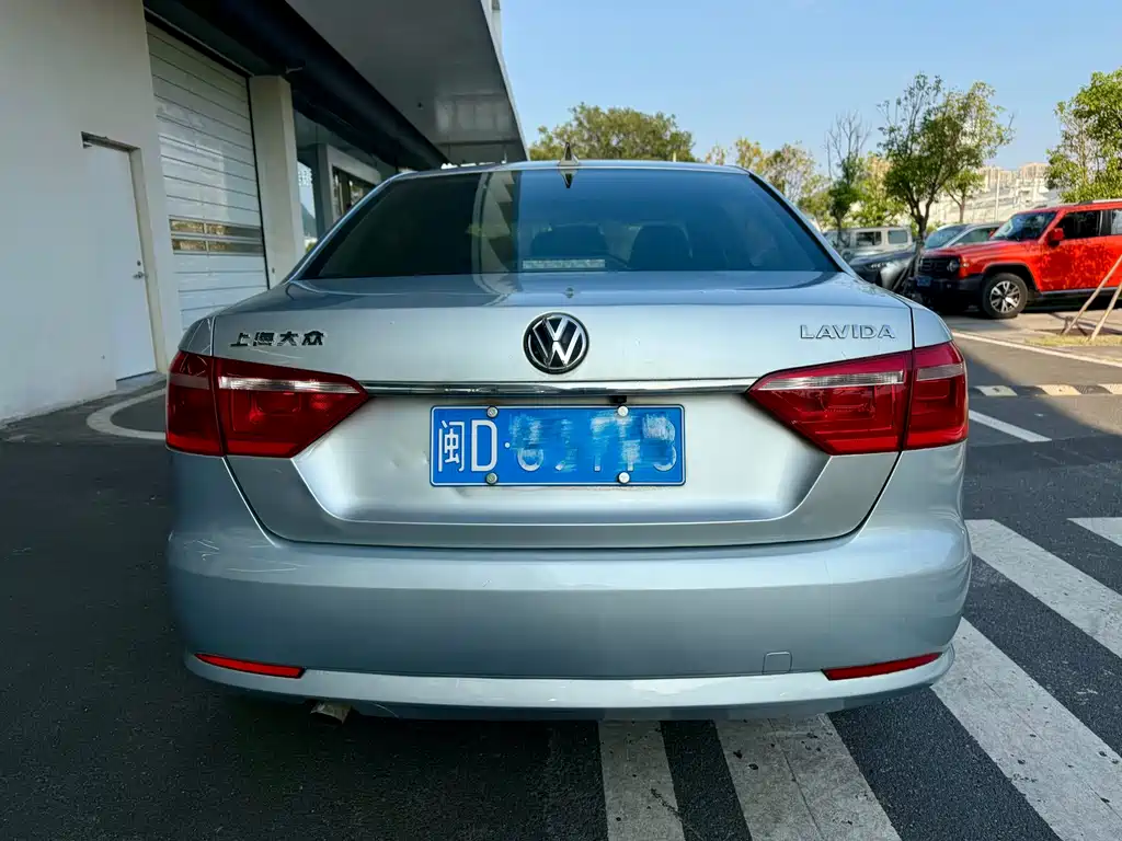 Volkswagen Lavida — миниатюра 5