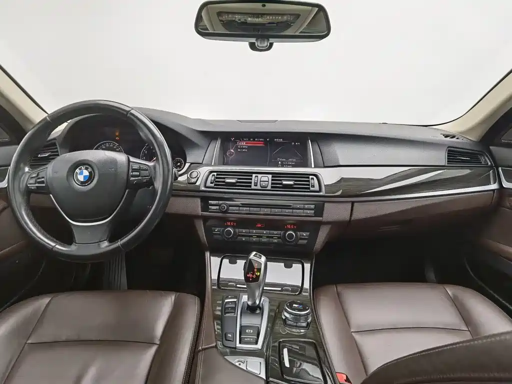 BMW 5 Series — миниатюра 5