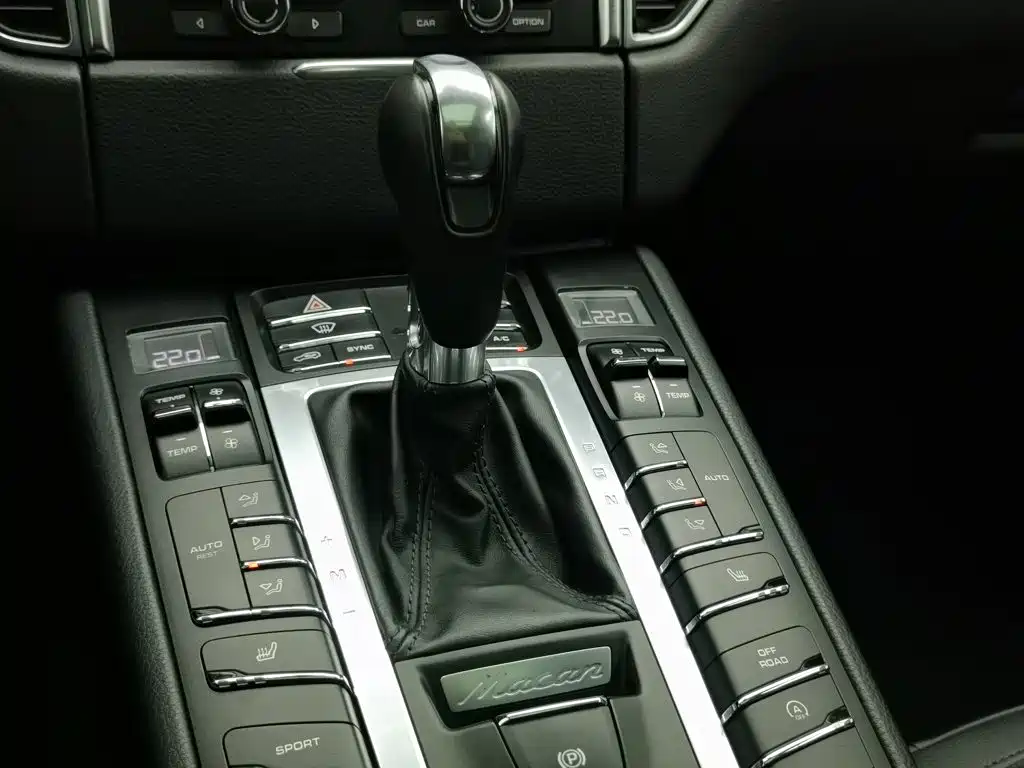 Porsche Macan — миниатюра 13