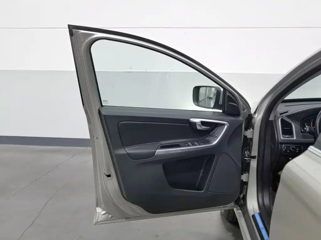 Volvo XC60 — миниатюра 8