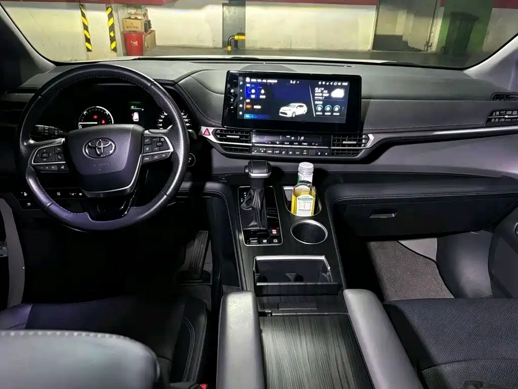 Toyota Sienna — миниатюра 7