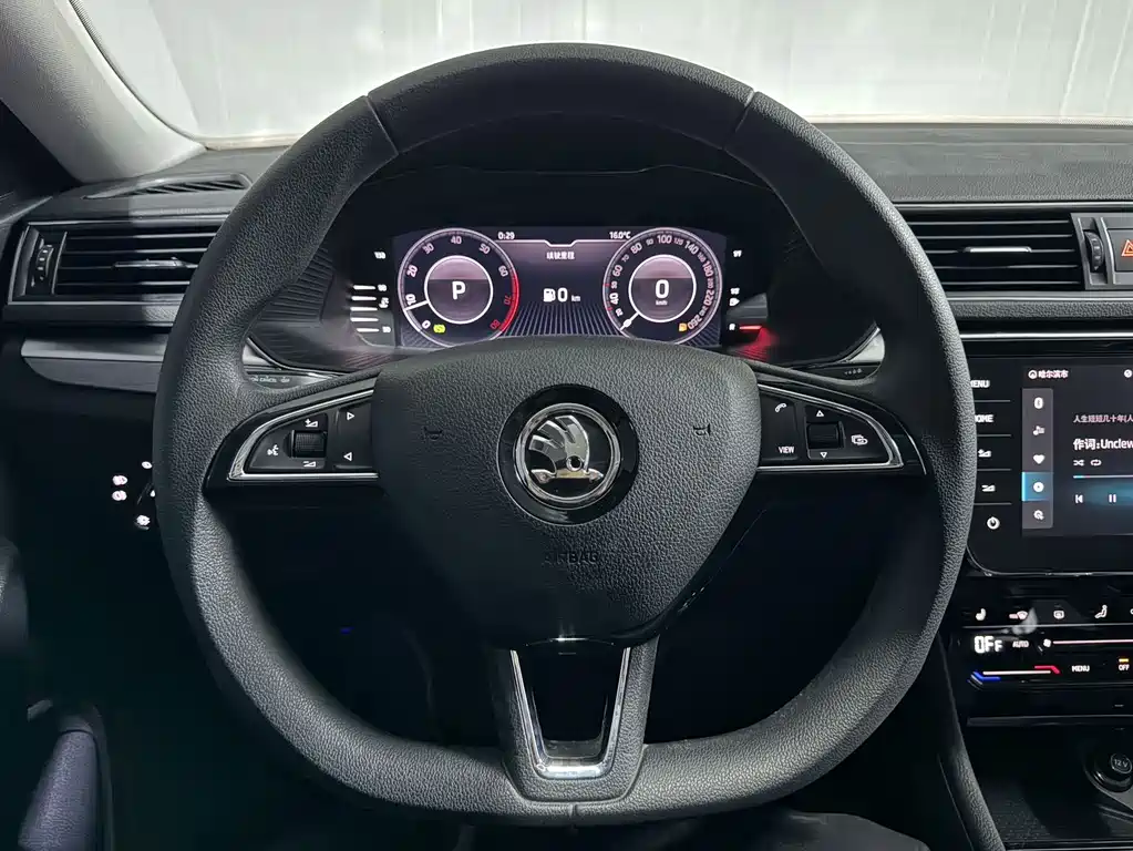 Skoda Superb — миниатюра 7