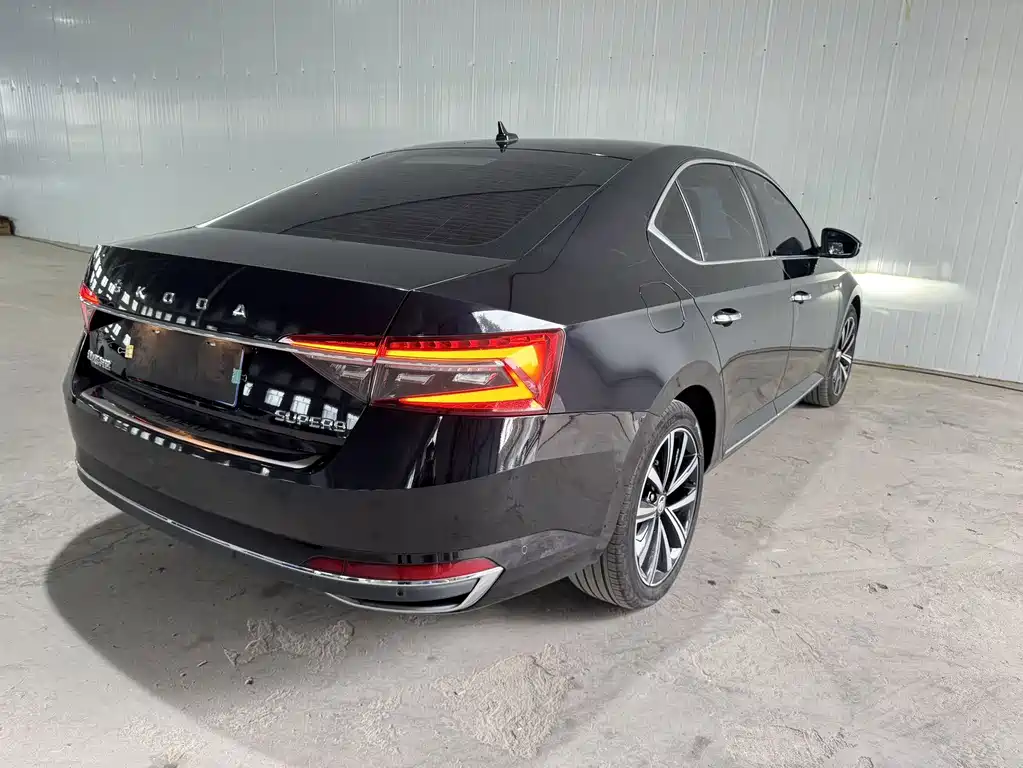 Skoda Superb — миниатюра 6