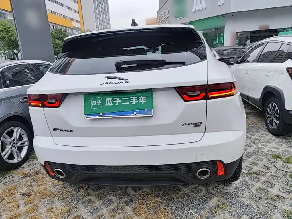 Jaguar E-PACE — миниатюра 6