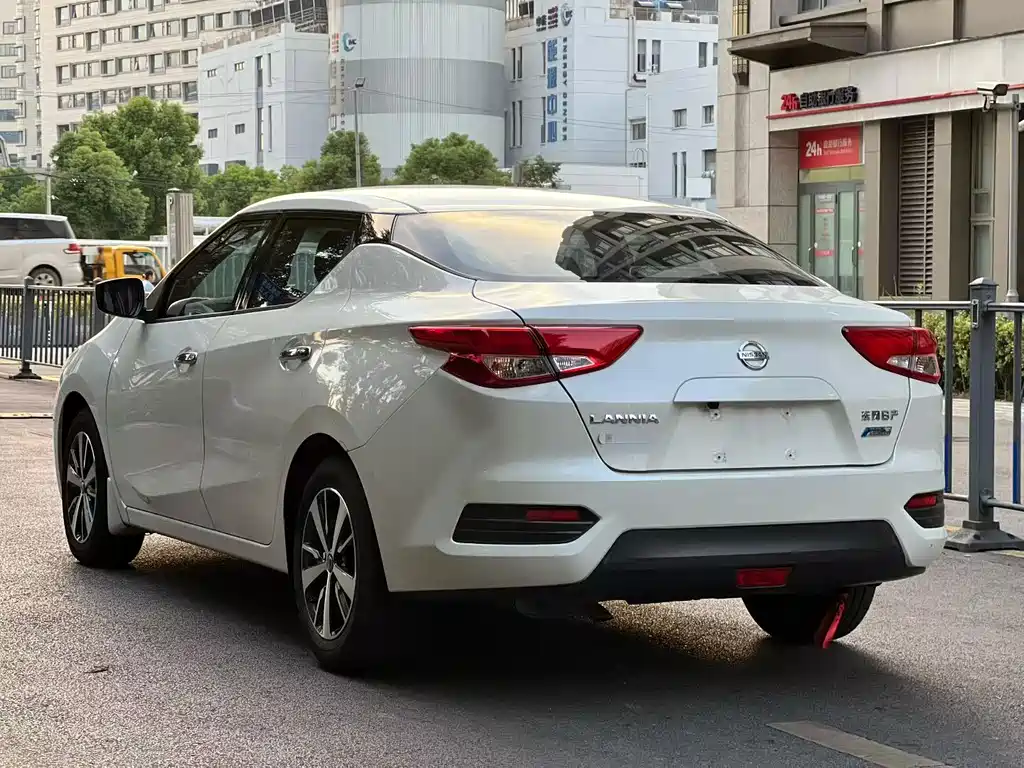 Nissan Bluebird — миниатюра 3