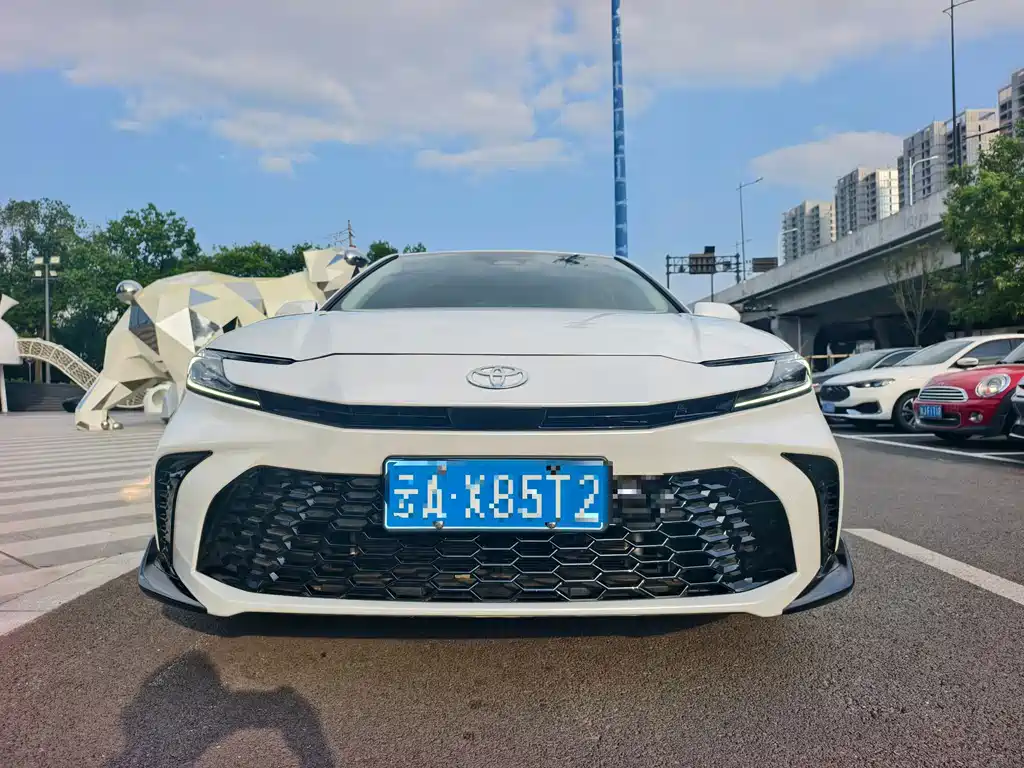 Toyota Camry — миниатюра 2