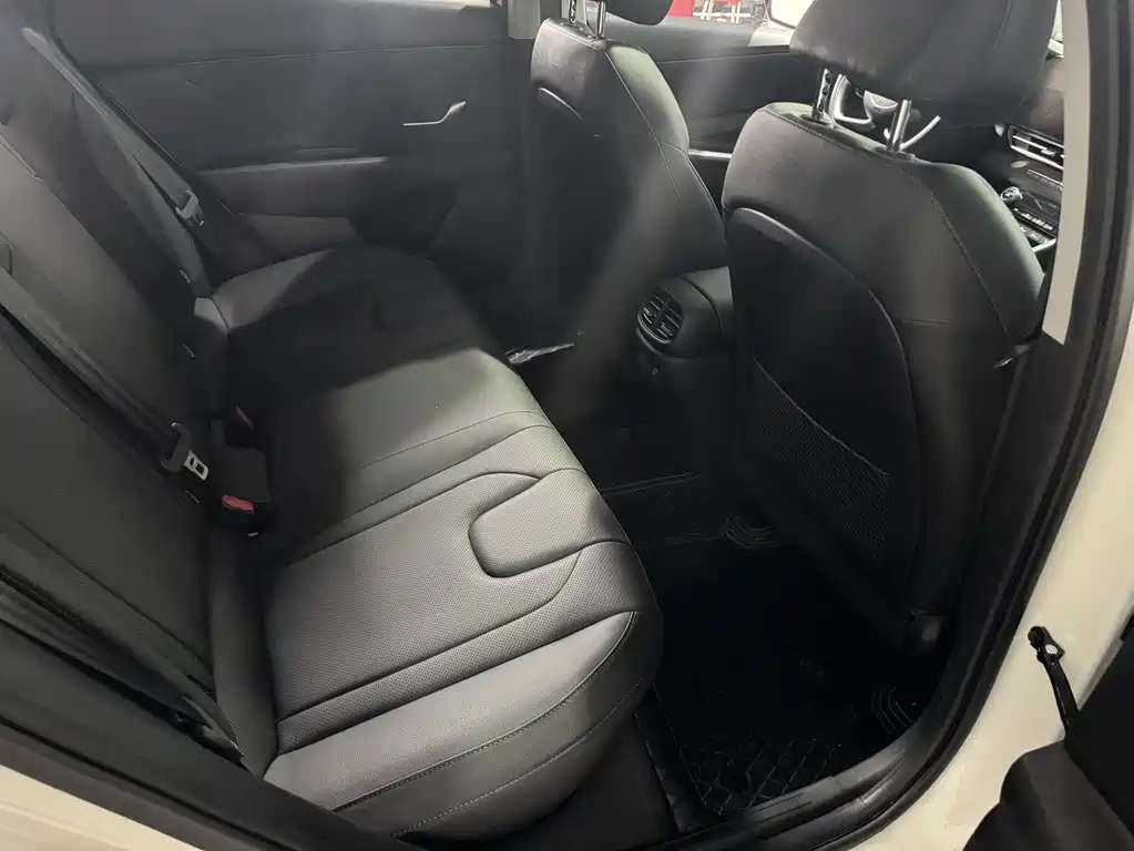 Hyundai Elantra — миниатюра 14