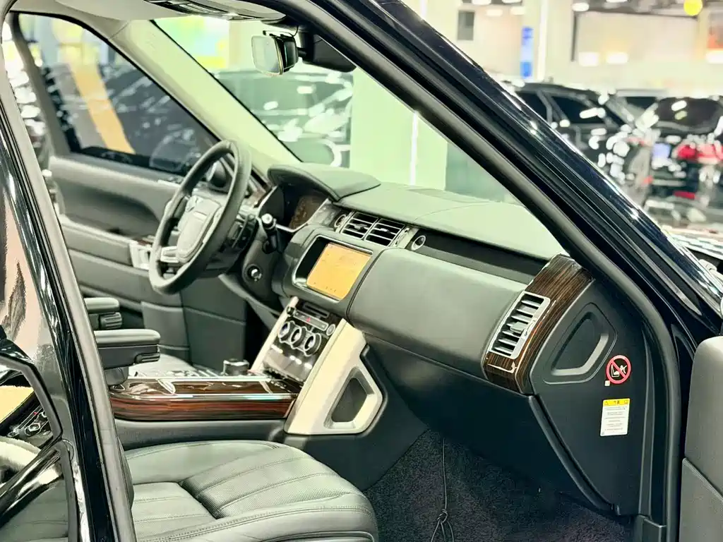 Land Rover Range Rover — миниатюра 4