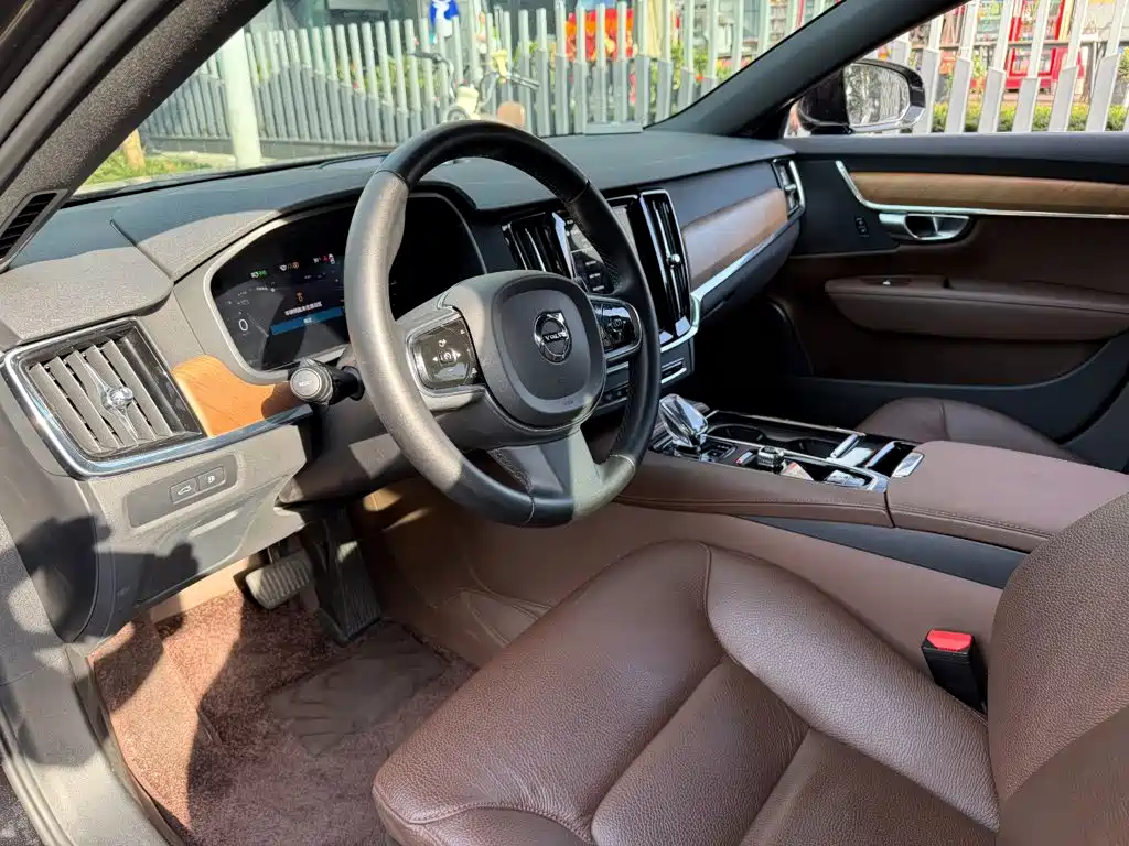Volvo S90 PHEV — миниатюра 7