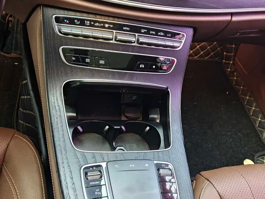 Mercedes-Benz E-Class — миниатюра 8