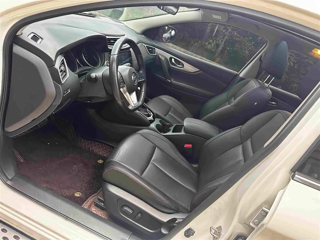 Nissan Qashqai 2.0 л 2022 г. Белый, пробег 30000 км