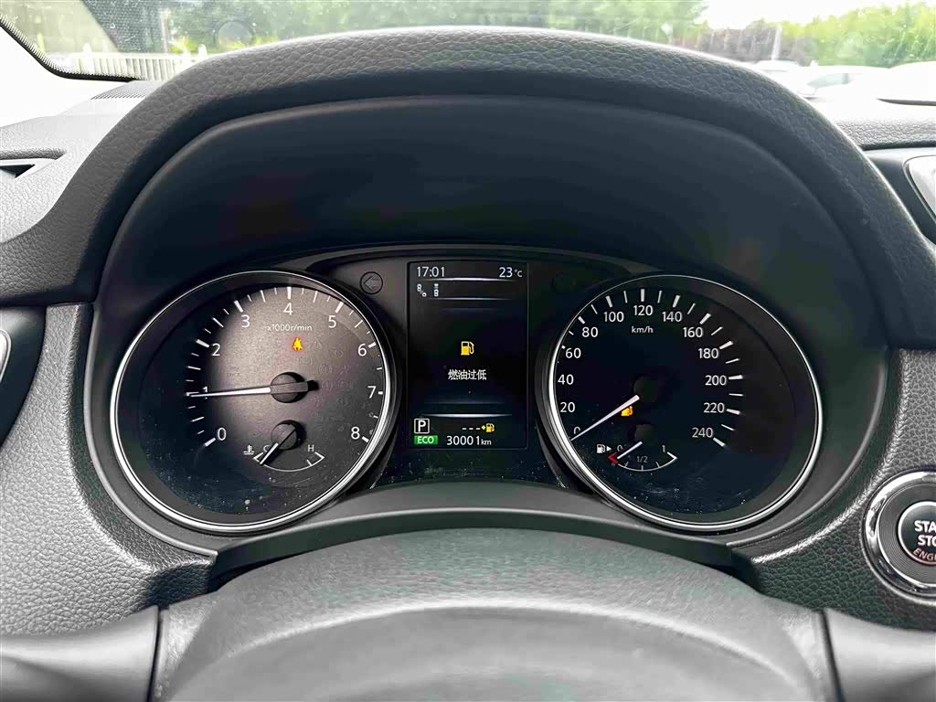 Nissan Qashqai 2.0 л 2022 г. Белый, пробег 30000 км