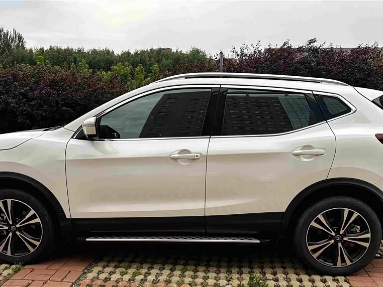 Nissan Qashqai 2.0 л 2022 г. Белый, пробег 30000 км